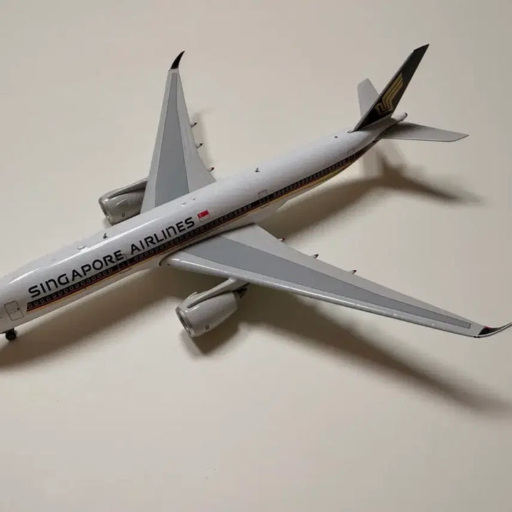 [BUNJANG] Phoenix Singapore Airlines A350-900 1:400 Scale Airplane Model / 피닉스 싱가포르 항공 A350-900 1:400 비행기 모형