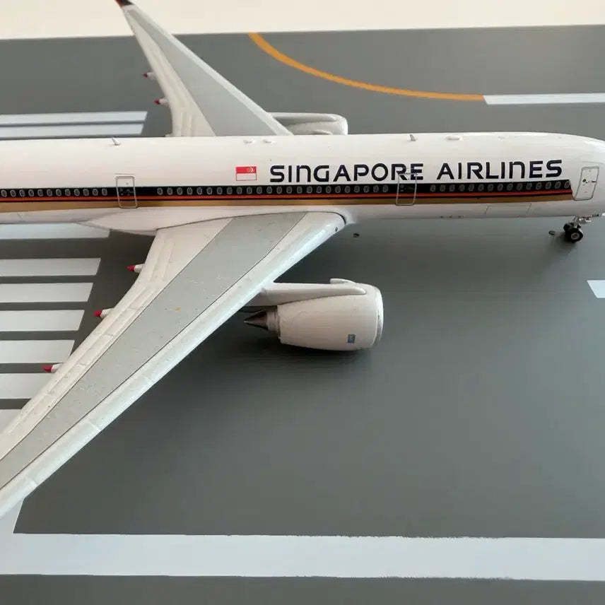 [BUNJANG] Phoenix Singapore Airlines A350-900 1:400 Scale Airplane Model / 피닉스 싱가포르 항공 A350-900 1:400 비행기 모형