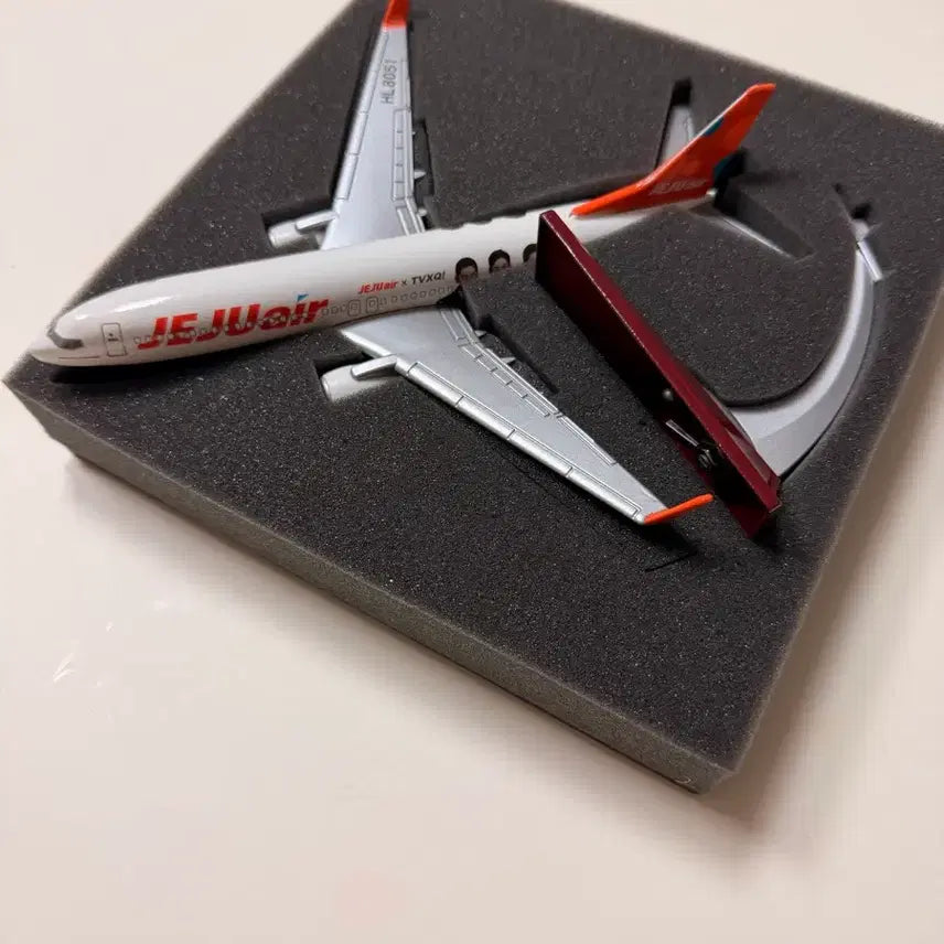 [BUNJANG] Jeju Air Boeing 737-800 Die-cast Model 1:200 Scale / 1:200 제주항공 Boeing 737-800 다이캐스트 모형
