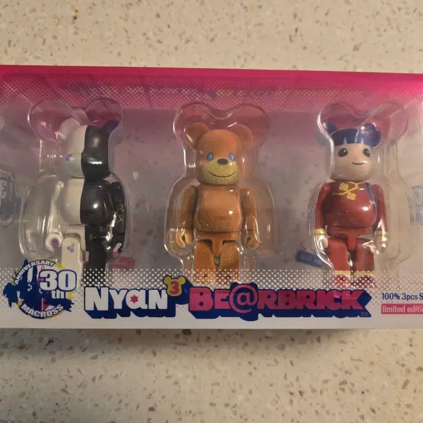 [BUNJANG] Bearbrick Macross 30th Anniversary Unsealed New Product / 베어브릭 마크로스 30주년 기념 미개봉 새상품