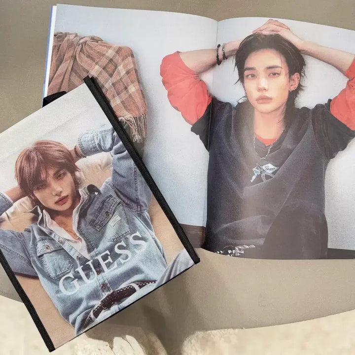 [BUNJANG] Stray Kids Hyunjin Guess Collaboration Reusable Bag / 스트레이키즈 현진 게스 화보집 리유저블백