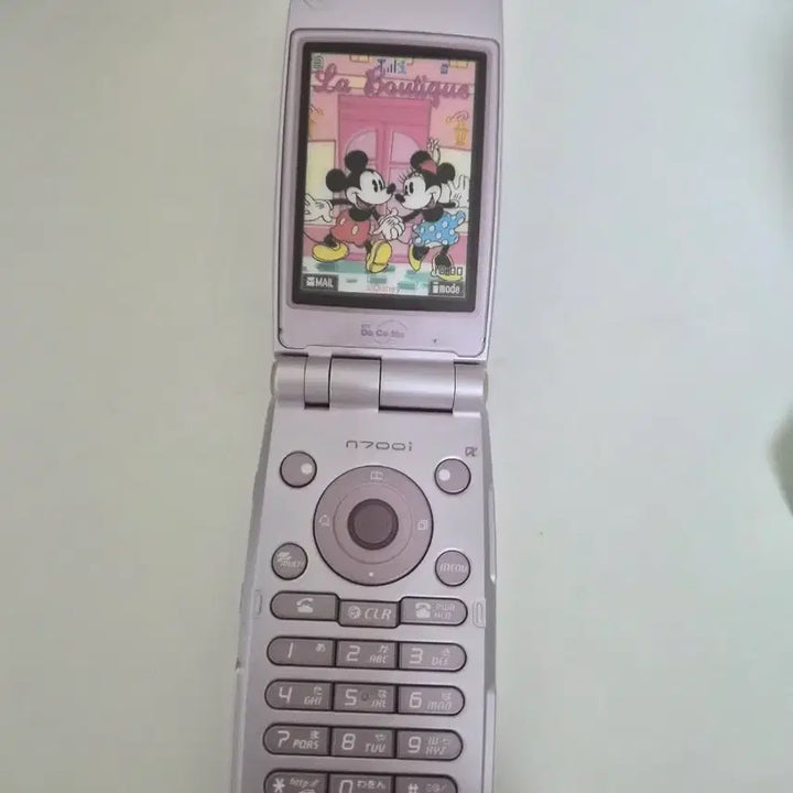 [BUNJANG] Docomo Mickey Mouse Minnie Mouse Mockup Phone (Vintage, Non-functional) / 도코모 미키미니 목업폰 (고전/미작동)