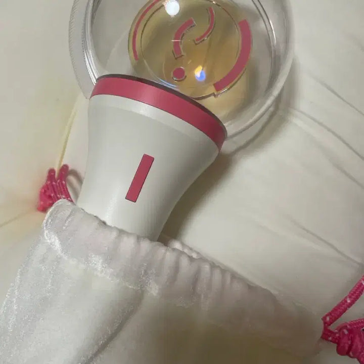 [BUNJANG] STAYC Official Lightstick "Wink Bong" with Pouch / 스테이씨 응원봉 윙크봉 + 파우치