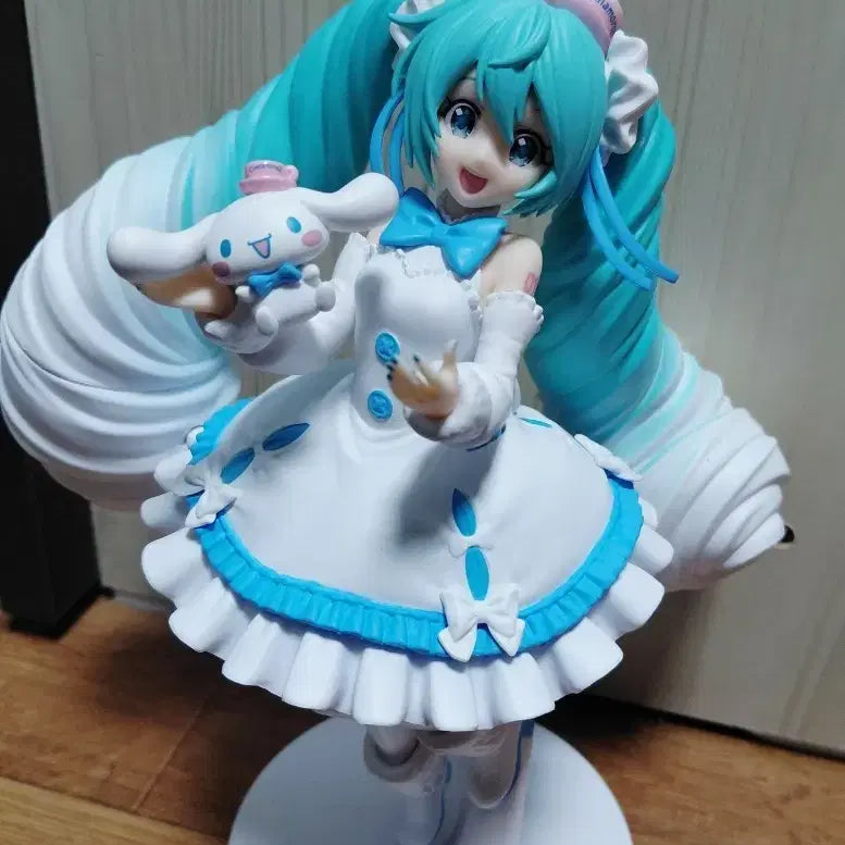 [BUNJANG] Hatsune Miku Segawa Luminasta Cinnamoroll Figure / 하츠네미쿠 세가 루미나스타 시나모롤 피규어