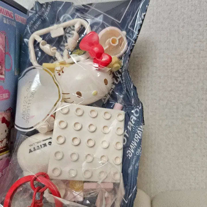 [BUNJANG] Sanrio Sparkling Stars Kitty Figure Keychain / 산리오 스파클링 스타즈 피규어 키링(키티)