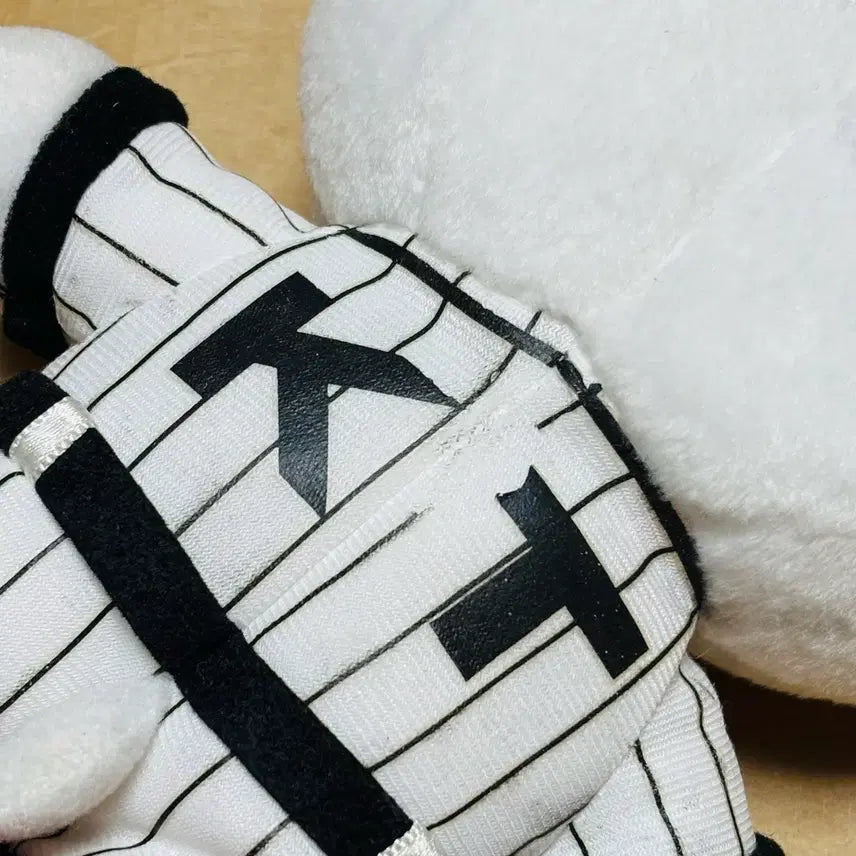 [BUNJANG] LG Twins Baseball Kitty Doll / 엘지트윈스 야구키티인형