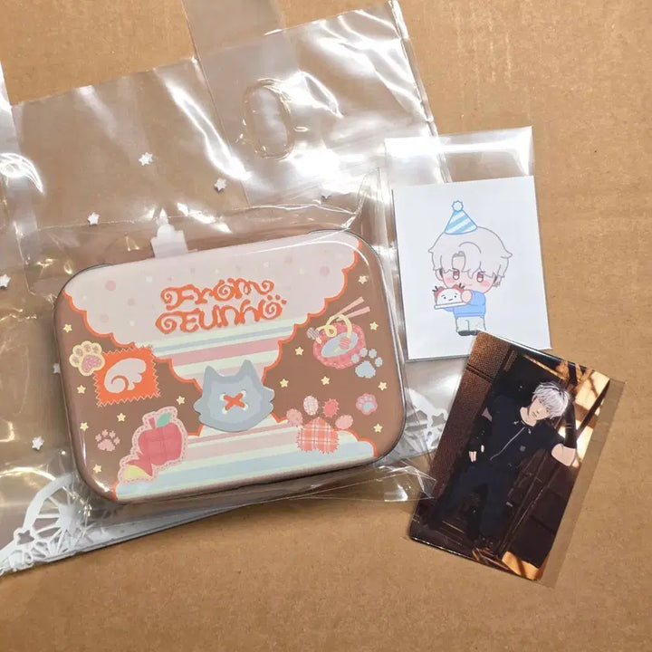 [BUNJANG] PLAVE Eunho Birthday Cookie Tin Case Set - Lucky Draw Photocard, Sticker / PLAVE 플레이브 십카페 은호 생일쿠키 틴케이스-럭드포카,스티커