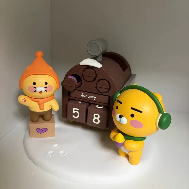 [BUNJANG] Kakao Friends Ryan &amp; Choonsik Sweet Potato Calendar Figurines / 카카오프렌즈 라이언,춘식이 고구마 달력 피규어