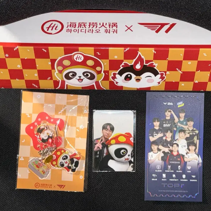 [BUNJANG] T1 Doran Haidilao Photocard Bundle Set with Arti Mousepad, Keyring, and Ticket / [일괄] T1 도란 하이디라오 포카 + 아티 마우스패드 + 키링 + 티켓
