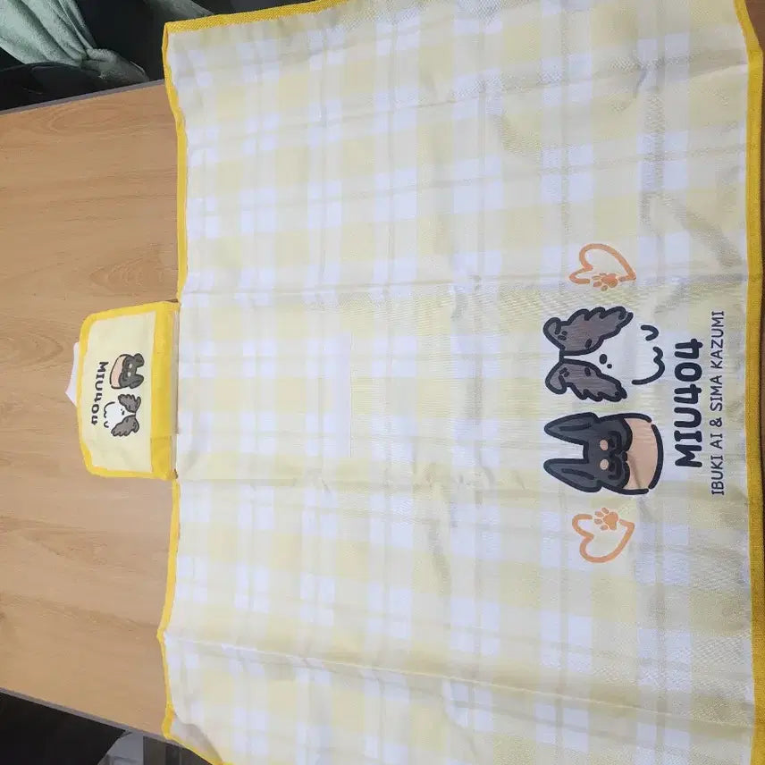 [BUNJANG] MIU404 "Bae Sae" Lunch Bag &amp; Mini Picnic Mat Bundle Set / 주말한정 2만5천원 MIU404비공굿즈 뱁새 님의런치백&amp;미니돗자리 일괄