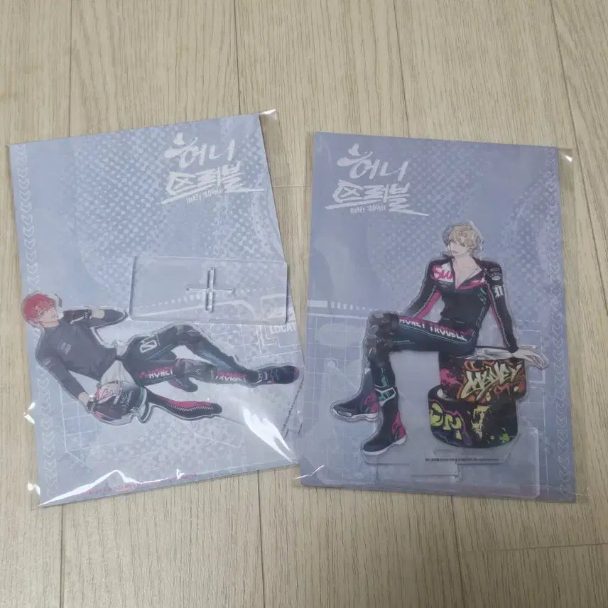 [BUNJANG] Honeytrouble Acrylic Stand Set (2 Types, Sealed) / 허니트러블 아크릴 스탠드 2종 미개봉