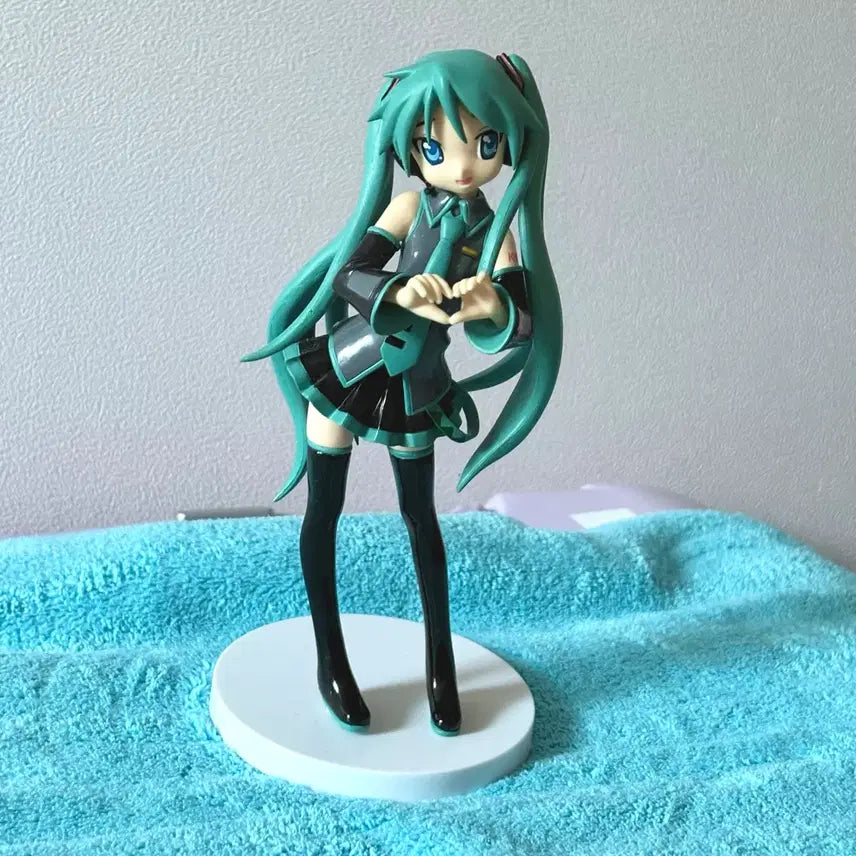 [BUNJANG] Lucky Star Kagami Hiiragi Hatsune Miku Figure / 러키스타 럭키스타 카가미 하츠네 미쿠 피규어 판매