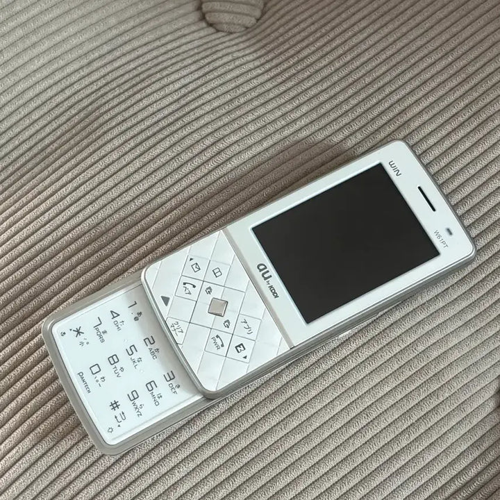 [BUNJANG] Pantech Quilt Slide Phone Mock-up Phone Y2K Vintage Feature Phone / 일본고전 팬텍 퀼트폰 슬라이드폰 목업폰 모형폰 y2k 빈티지폰 피처