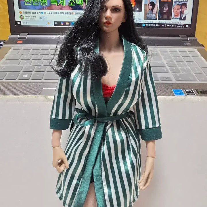[BUNJANG] TBLeague Female Figure Pajamas Outfit with Armchair Set / 피첸 여성 피규어 파자마의상, 안락의자  팝니다