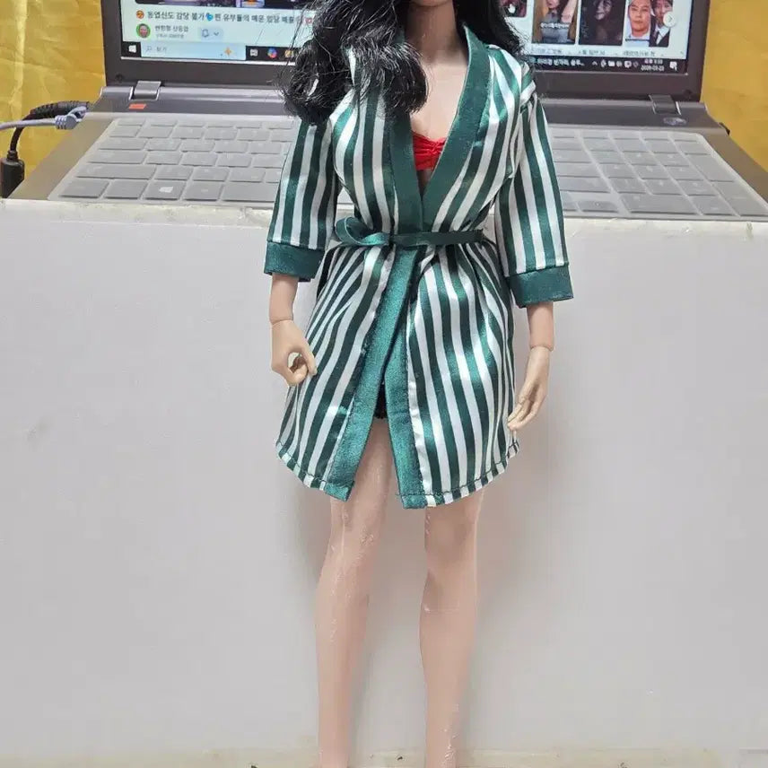[BUNJANG] TBLeague Female Figure Pajamas Outfit with Armchair Set / 피첸 여성 피규어 파자마의상, 안락의자  팝니다