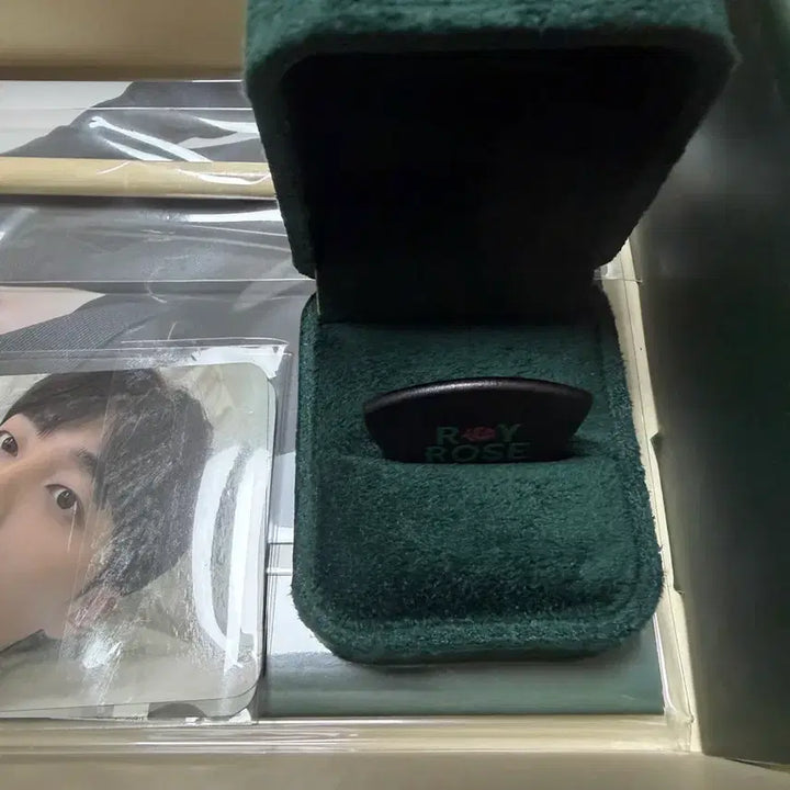 [BUNJANG] Roy Kim Royrose 1st Official Fanclub Goods Set / 로이킴 로이로제 1기 팬키트 풀박스