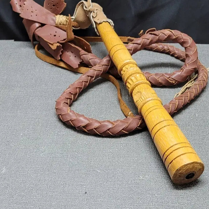 [BUNJANG] 2-Meter Leather Whip with Carved Wood Handle / 채찍 2미터