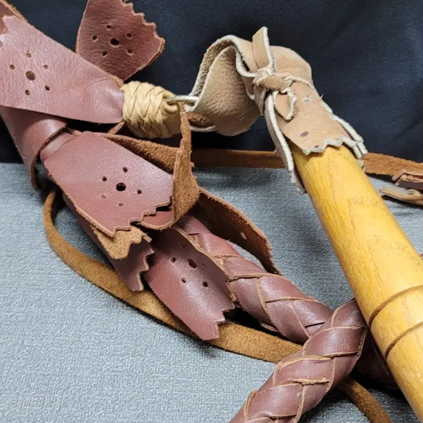 [BUNJANG] 2-Meter Leather Whip with Carved Wood Handle / 채찍 2미터