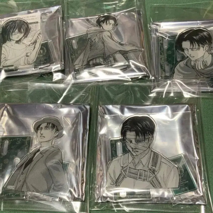 [BUNJANG] Attack on Titan Levi Original Art Acrylic Stand Set / 진격의 거인 진격거 리바이 원화 아크릴 스탠드 5종 일괄