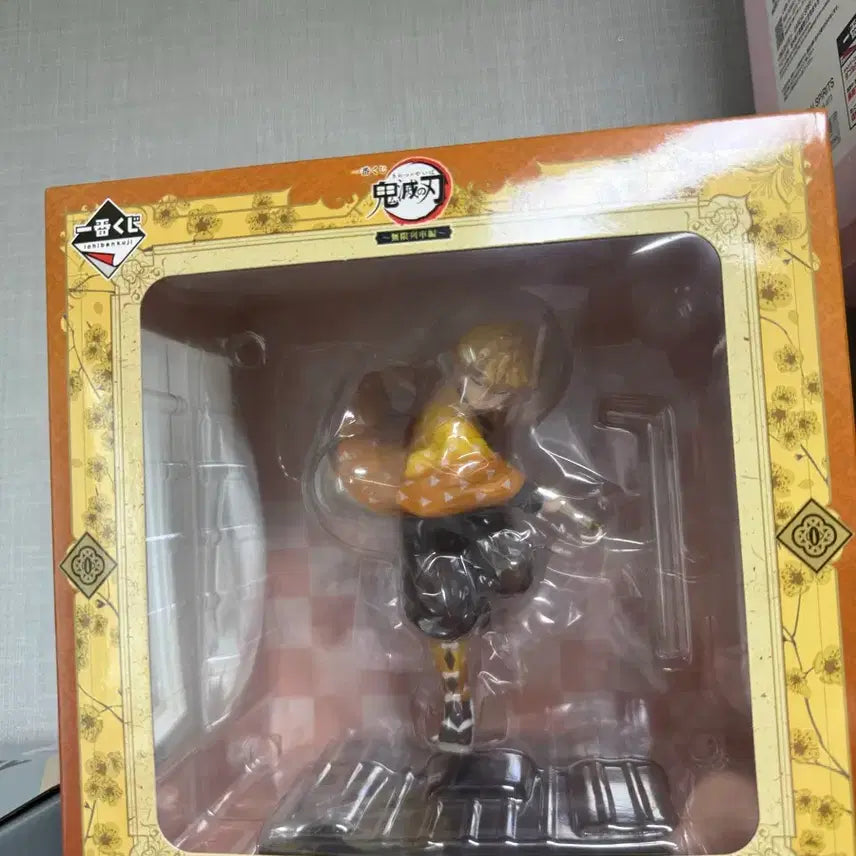 [BUNJANG] Demon Slayer Zenitsu C Prize Figure (Sealed) / 젠이츠 c상 미개봉 피규어