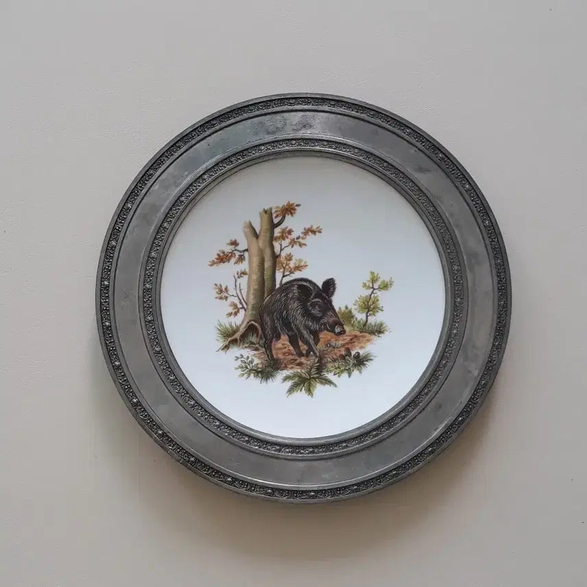 [BUNJANG] Pewter Frame Ceramic Wild Boar Painting (Germany) / 주석액자 도자기 야생 멧돼지 그림(독일)
