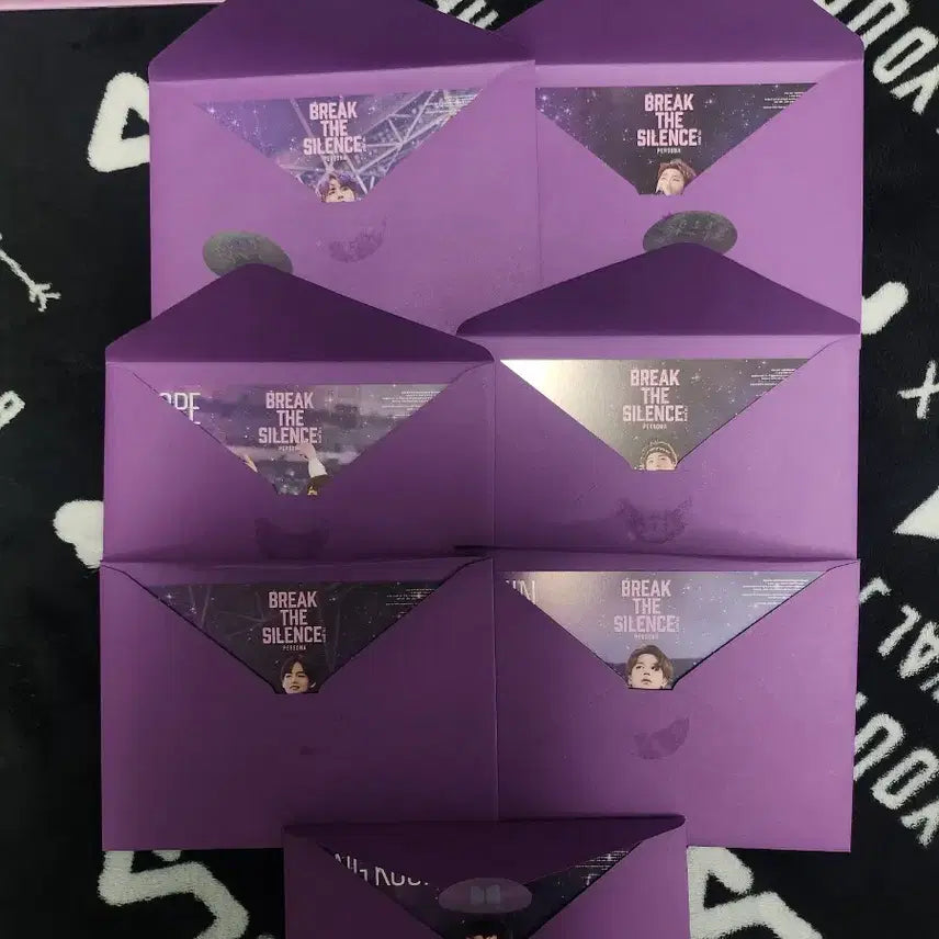 [BUNJANG] BTS Break the Silence Postcard Set &amp; Binder Bundle / 방탄 브더사 엽서 드볼 및 바인더 양도