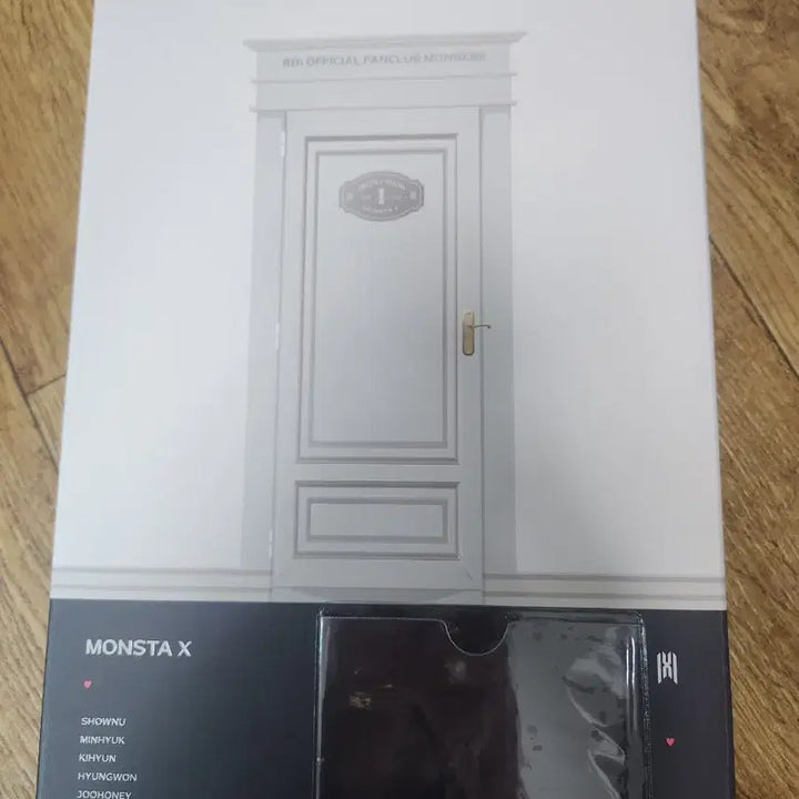 [BUNJANG] MONSTA X Photobook Goods Set (Photo, Necklace, Keyring, Stickers) / 몬스타엑스 포토북 굿즈 (사진, 목걸이, 키링, 스티커 포함)