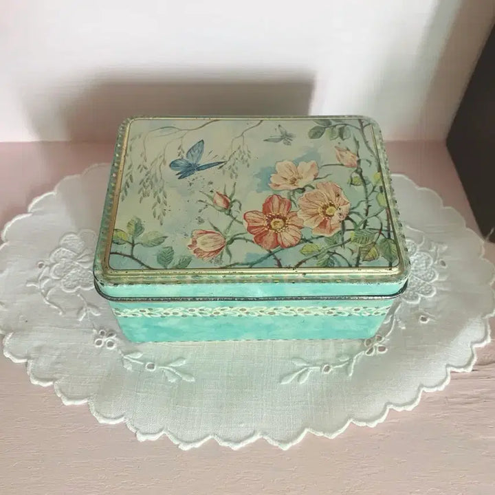 [BUNJANG] Vintage Mini Tin Case with Floral &amp; Butterfly Design / 빈티지 미니 틴케이스