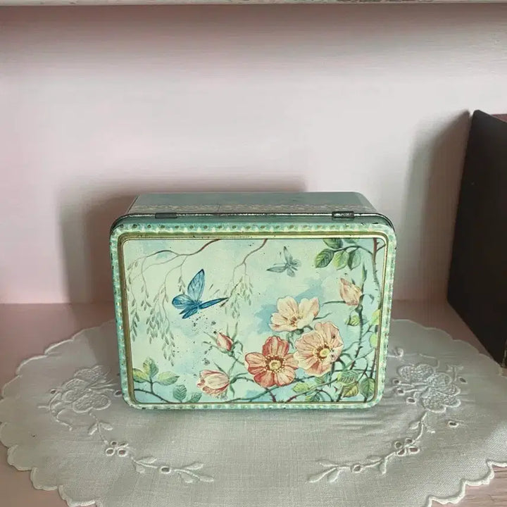 [BUNJANG] Vintage Mini Tin Case with Floral &amp; Butterfly Design / 빈티지 미니 틴케이스