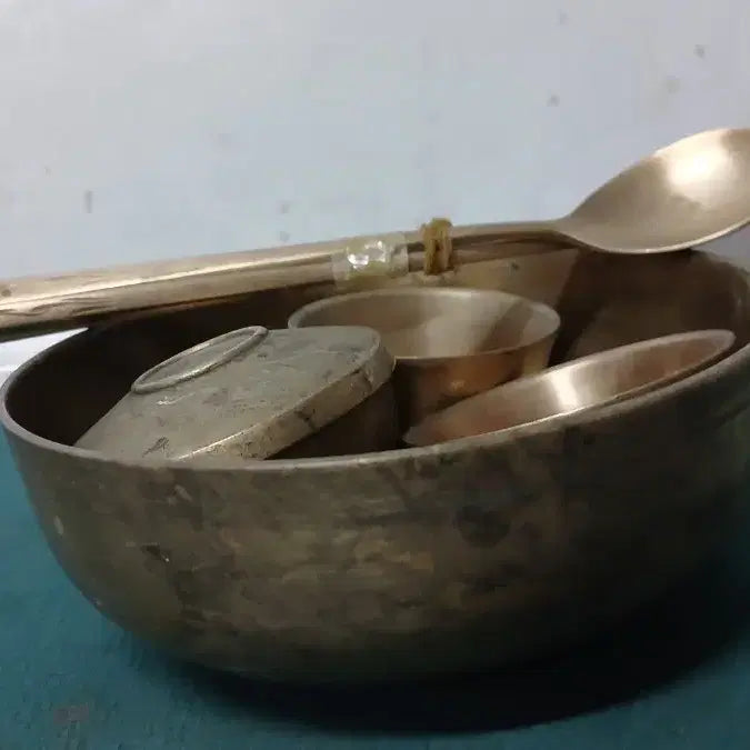 [BUNJANG] Vintage Brass Tableware Set with Rice Bowls, Soup Bowls, and Small Dipping Bowls / 빈티지 놋 수저 세트 밥그릇 국그릇 놋종지