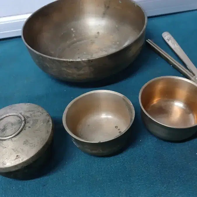 [BUNJANG] Vintage Brass Tableware Set with Rice Bowls, Soup Bowls, and Small Dipping Bowls / 빈티지 놋 수저 세트 밥그릇 국그릇 놋종지