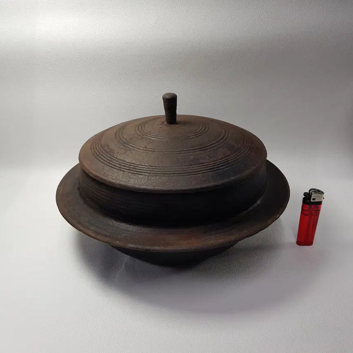 [BUNJANG] Antique Korean Cast Iron Gam솥 (Cauldron) - Vintage Traditional Kitchenware / 옛날 근현대사 골동품 무쇠 가마솥 솥단지
