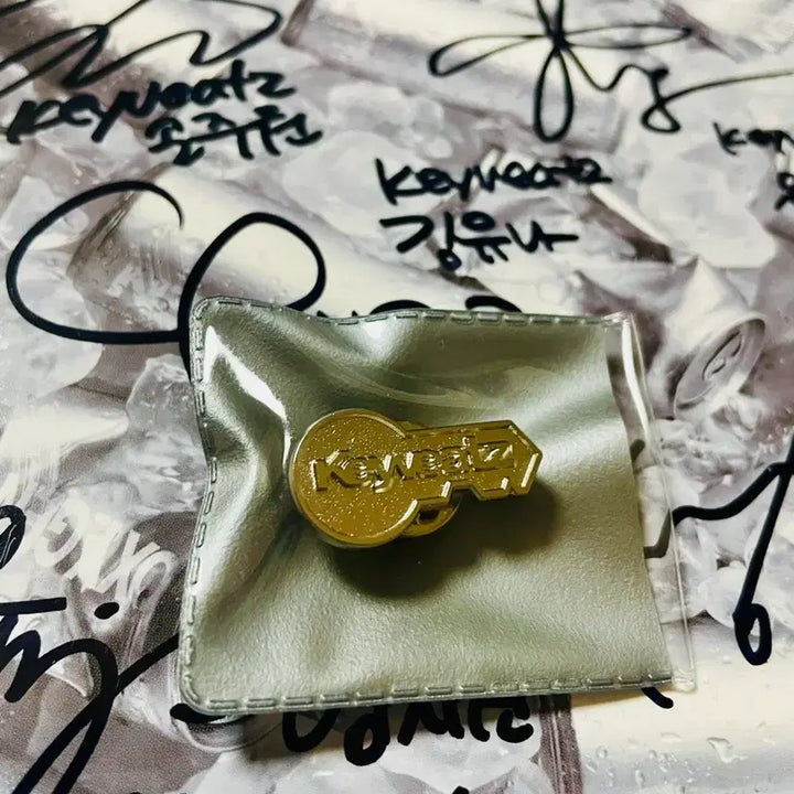 [BUNJANG] Keyveatz Signed Debut Album Photocard Set / 키비츠 Keyveatz 친필싸인 데뷔앨범 비매
