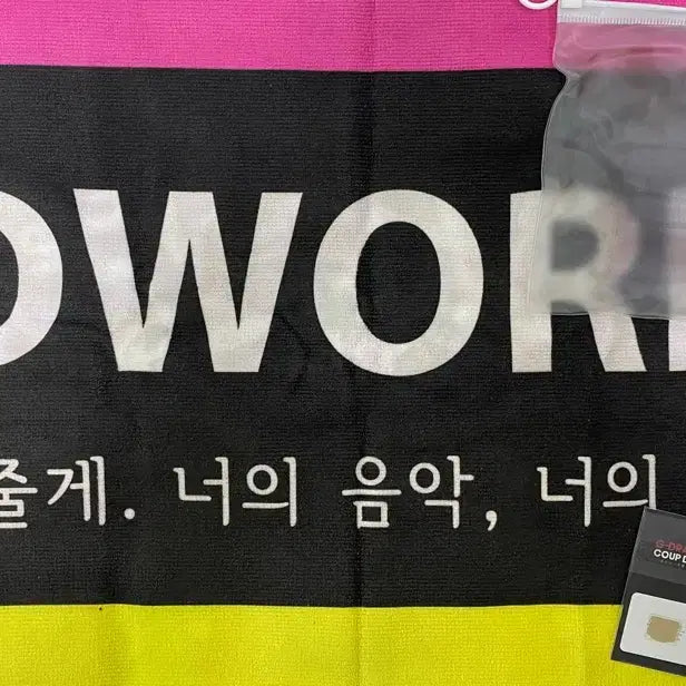 [BUNJANG] G-Dragon GD World Cell Phone Case with Anti-Electromagnetic Wave Sticker / 지드래곤 지디월드 응원슬로건 핸드폰케이스 전자파차단스티커