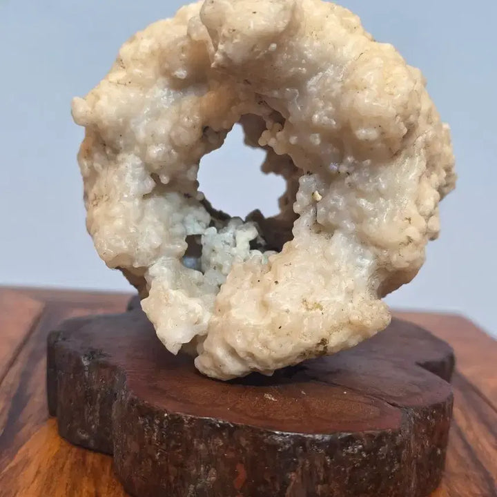 [BUNJANG] Polished Agate Stone Scholar Rock with Wooden Base / 26063008 시원하게 관통이 멋진 마노석 광물 수석 팝니다(지판포함)