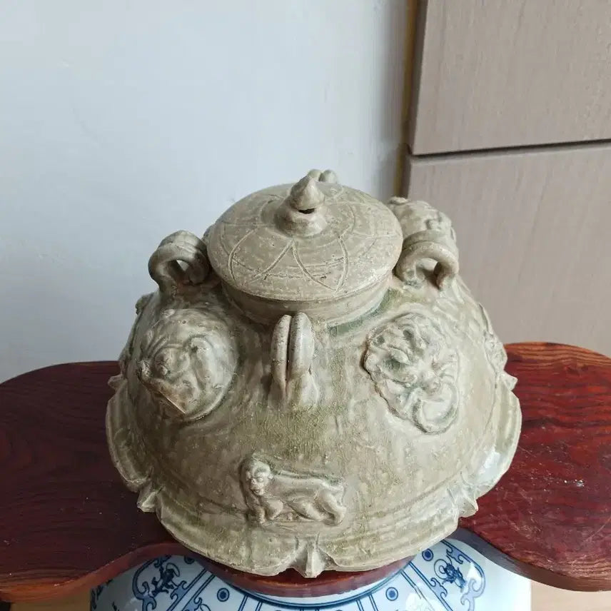 [BUNJANG] Antique Ceramic Jar with Lid and Animal Motif / 청자인지  백자인지?  모름