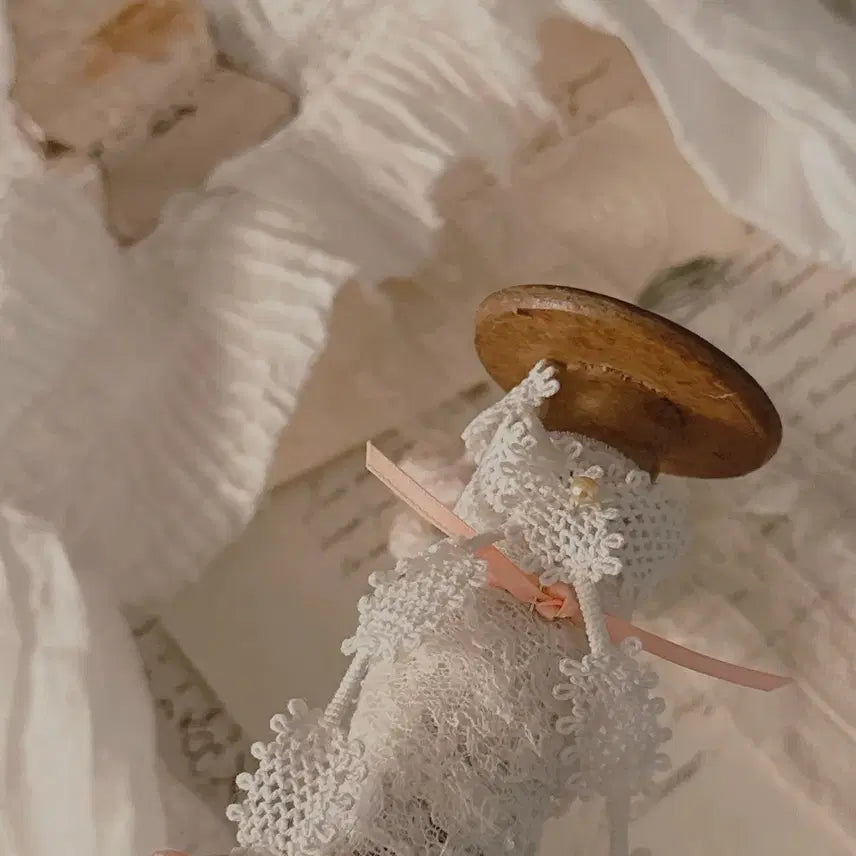 [BUNJANG] French Antique Bobbin with Lace and Pearl Pins / 프랑스 엔틱 보빈+레이스