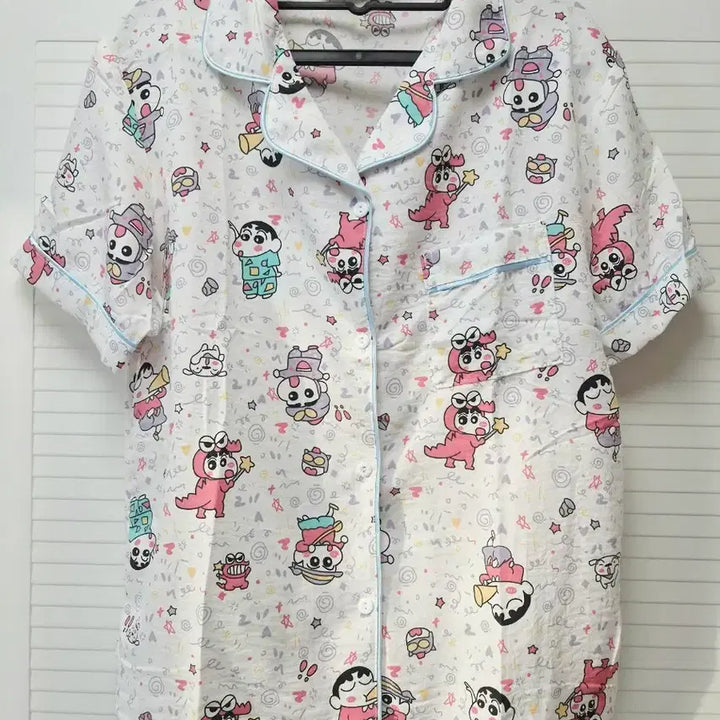 [BUNJANG] Crayon Shin-chan Character Short Sleeve Pajama Set / 짱구 잠옷 여성 캐릭터 반팔 반바지 여름 파자마 투피스 홈웨어 세트