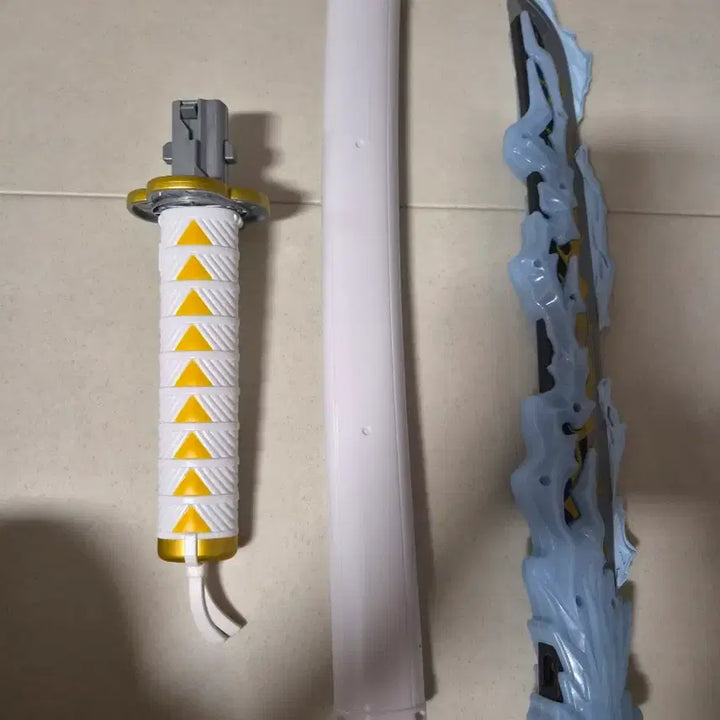 [BUNJANG] Demon Slayer Zenitsu Nichirin Sword DX (Unsealed) / 귀멸의 칼날 DX 젠이츠 일륜도 개봉품