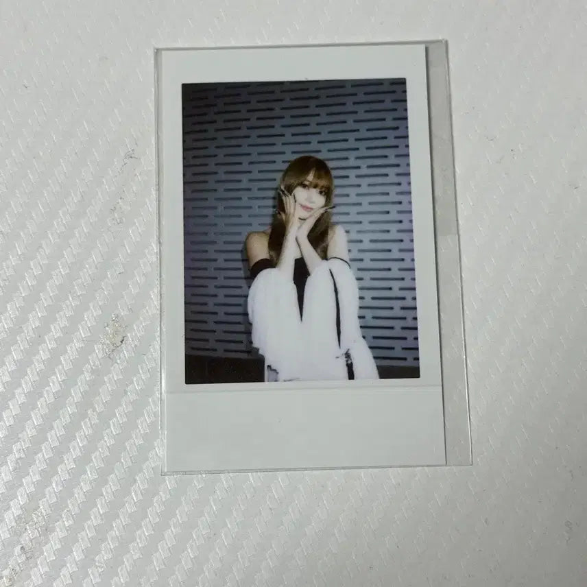 [BUNJANG] LE SSERAFIM Sakura HOT Limited Edition Photocard / 르세라핌 사쿠라 HOT 한정판 포토카드
