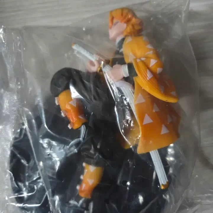 [BUNJANG] Demon Slayer Zenitsu Agatsuma Figure / 귀멸의 칼날 젠이츠 피규어