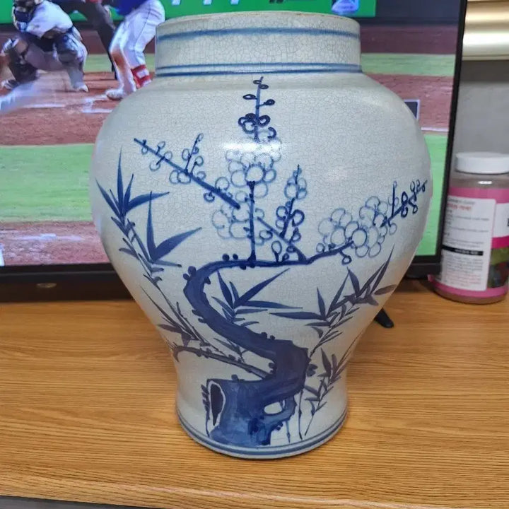 [BUNJANG] Jeong Gwanheon Celadon White Porcelain Vase with Peony and Bamboo Motif / 청화백자 매병