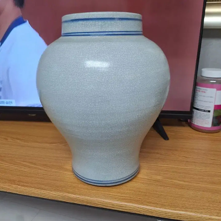 [BUNJANG] Jeong Gwanheon Celadon White Porcelain Vase with Peony and Bamboo Motif / 청화백자 매병