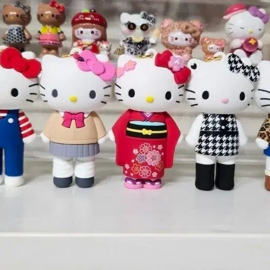 [BUNJANG] Hello Kitty 50th Anniversary Figure Keychain / 키티 50주년 피규어 키링