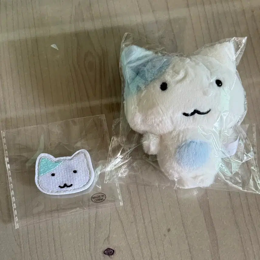 [BUNJANG] Ui Sky Cat Plush + Wappen Badge Set / 우이 하늘고양이인형 + 와펜뱃지세트