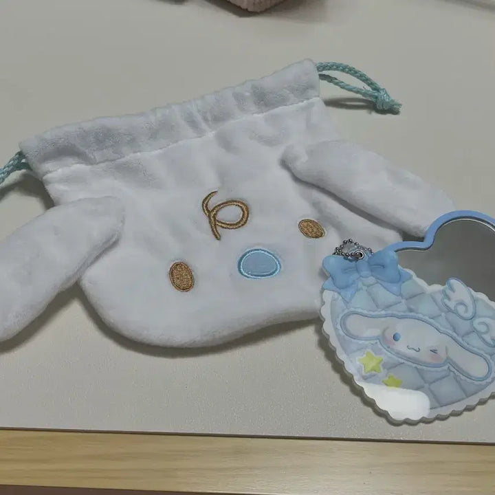 [BUNJANG] Sanrio Cinnamoroll Milk Fuwa Fuwa Pouch &amp; Mirror Set / 밀크 후와후와 파우치 쿠지 시나모롤 거울