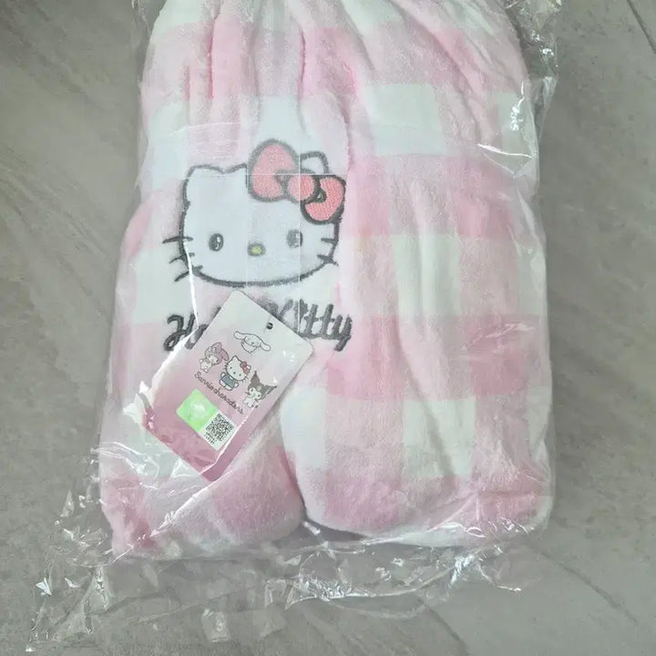 [BUNJANG] Sanrio Hello Kitty Shower Gown &amp; Towel Set / 산리오 헬로키티 샤워가운 샤워타올(정품/새상품)