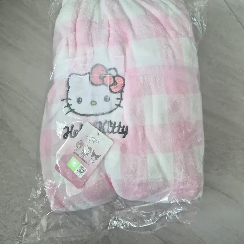 [BUNJANG] Sanrio Hello Kitty Shower Gown &amp; Towel Set / 산리오 헬로키티 샤워가운 샤워타올(정품/새상품)