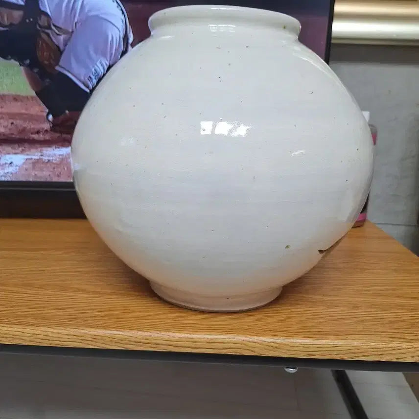 [BUNJANG] Seowon (1946-2005) Buncheong Goat-Decorated Moon Jar (1984) / 분청 달항아리