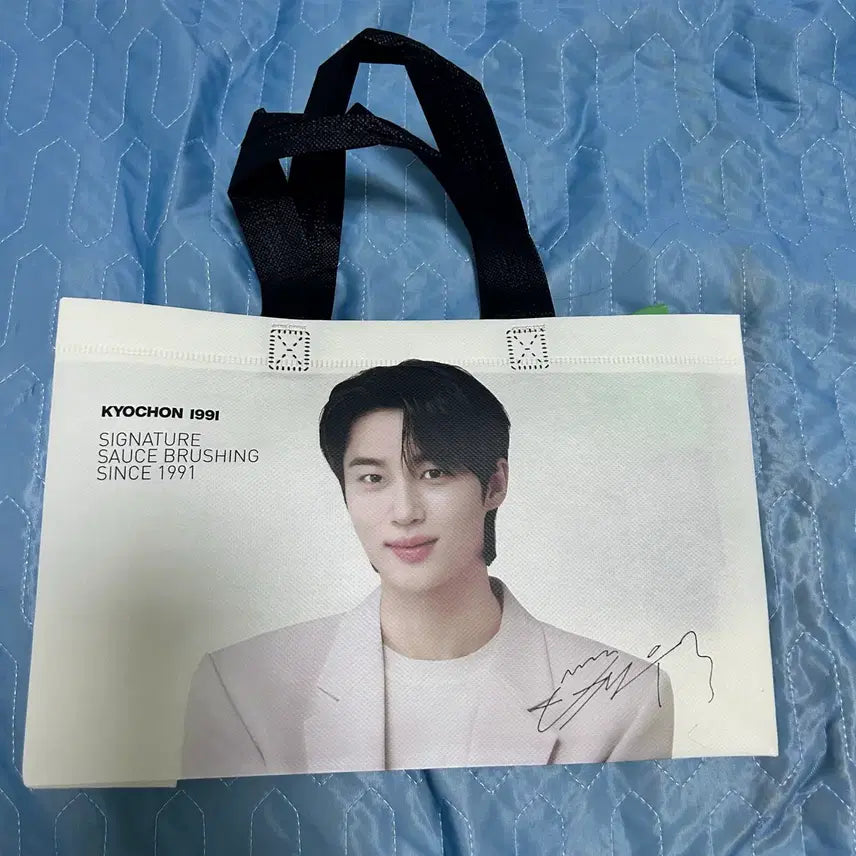 [BUNJANG] Byun Woo-seok Kyochon Chicken Collaboration Tote Bag / 교촌치킨 변우석 백 굿즈 가방